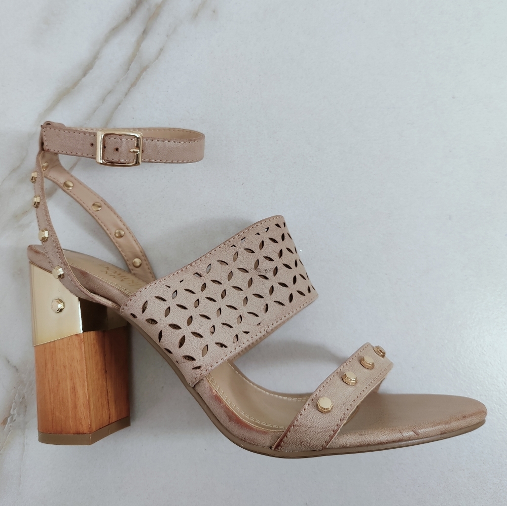 NWT Dominique Nicole Tyne Beige Gold Studded Block Heel Ankle Strap Sandals, 11